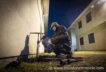 'It is a disaster': Houston renters demand repairs after weeks without water - Houston Chronicle