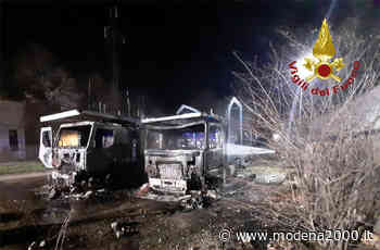 Nella notte a Modena incendio distrugge due camion - Modena 2000