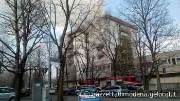 Carpi, rogo al Biscione: appartamento in fiamme - La Gazzetta di Modena