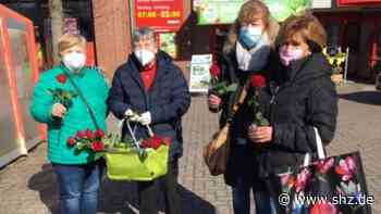 Tradition am Weltfrauentag: SPD verteilt Rosen an Frauen in Schenefeld | shz.de - shz.de