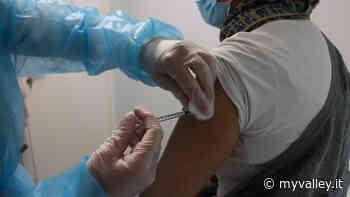 Clusone, iniziate le vaccinazioni al personale della scuola - MyValley.it