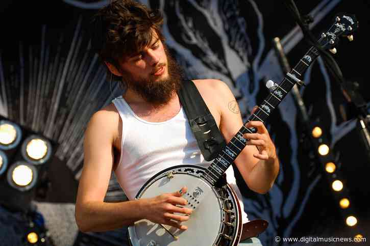 Mumford & Sons Banjo Player Is ‘Taking Time Away From the Band’