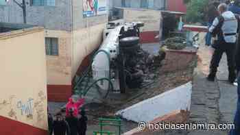 Volcadura de pipa provoca caos vial en la México-Cuernavaca - Noticias en la mira