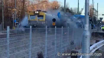 Svezia, tremendo incidente fra treno e autobus fermo sui binari - autobusweb