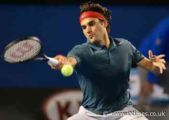 Roger Federer returns in an attempt to fend off Djokovic