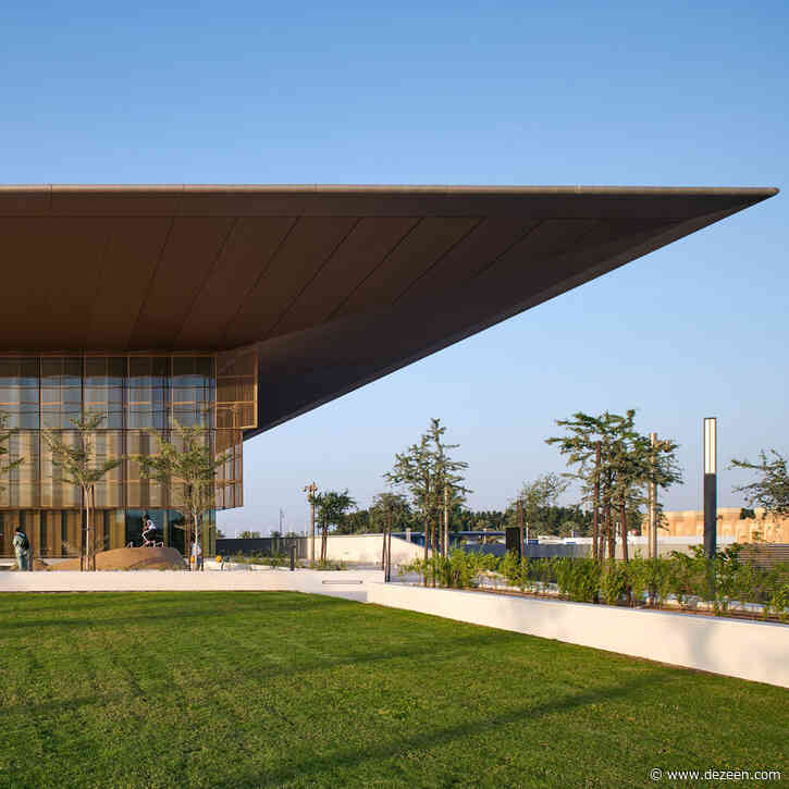 Foster + Partners crowns Sharjah library with giant cantilevered roof