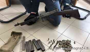 FORLI': Trovato da un parroco un mitra Thomson Submarine nascosto in un sacco dell'immondizia | FOTO - Teleromagna24