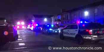 3 killed in 'senseless' shooting at SW Houston apartment - Houston Chronicle