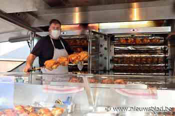 Uitbater kippenkraam zag omzet met vijftien procent toenemen: “Maar zelfs wij voelen sluiting van de horeca”