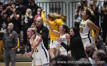 Coaching connections fuel tight-knit Mitchell High School basketball programs - The Daily Republic