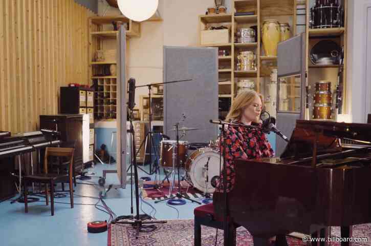 Freya Ridings Bares Her Soul For Stirring Cover of Olivia Rodrigo’s ‘Drivers License’: Watch