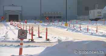 Drive-thru COVID-19 vaccination clinic opening in Regina for 64-year-olds on Monday