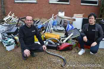 Annelies (42) en Tim (40) maken al zeven jaar de meest vuile woningen schoon: “Het leegmaken van een bad vol uitwerpselen is allerminst aantrekkelijk, maar we doen het graag”