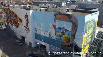 Modena. Sul cinema Victoria. Inaugurati i murales di “Secondo Tempo” - La Gazzetta di Modena