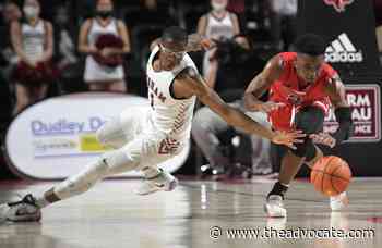 Carlos Stewart scores 25 as Dunham uses fourth-quarter surge, defense to overpower Lafayette Christian 45-28 - The Advocate