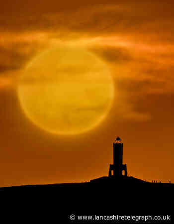Lee Mansfield: Burnley photographer captures Darwen Tower sunset