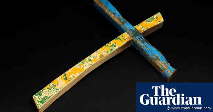 Lampedusa cross made from capsized refugee boat to tour England