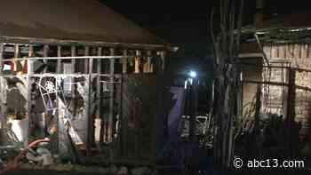 Family of 7 rescued from southeast Houston house fire - KTRK-TV