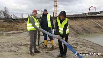 Tornesch am See: Los geht's: Lüttensee wird mit Wasser aus einem Regenrückhaltebecken befüllt | shz.de - shz.de
