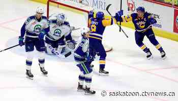 Saskatoon Blades win opener in WHL Regina bubble against Swift Current Broncos