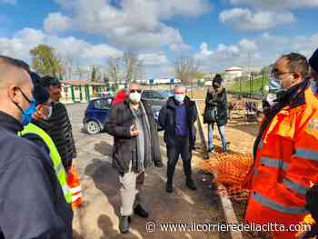 Ardea, rifiuti in strada e operatori ecologici in protesta: il sindaco dai lavoratori nel secondo giorno di sciopero - Il Corriere della Città