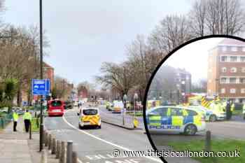 Man dies after crash in Mitcham