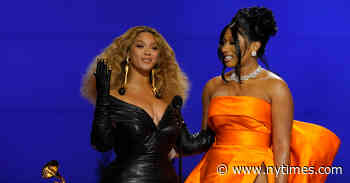 Beyoncé in Schiaparelli at the Grammys