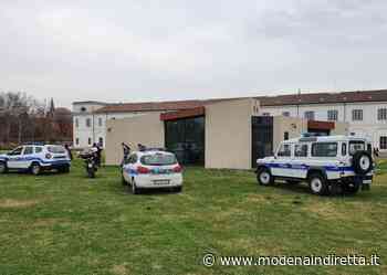 Modena, l'agente Pit scova il nascondiglio della droga di uno spacciatore - modenaindiretta.it