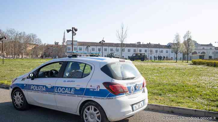 Modena. Nasconde la droga sotto terra, ma non sfugge all'unità cinofila - La Gazzetta di Modena