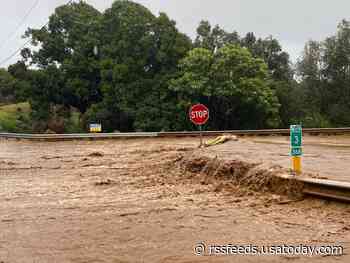 Heavy rains lead to crippling floods in Hawaii. Scientists warn of more occurrences due to climate change.
