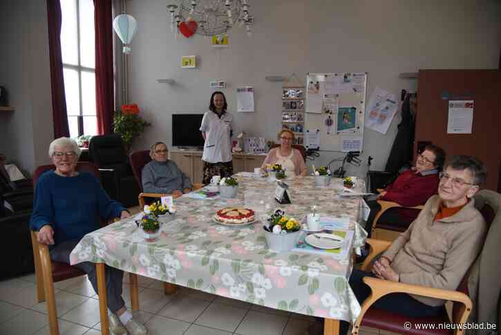 Bloemstukjes als dank voor mensen uit de zorg <BR />