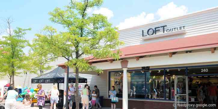 Loft is quietly dumping most plus sizes just 3 years after rolling them out, and some shoppers are furious