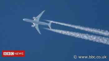 Climate change: Jet fuel from waste 'dramatically lowers' emissions