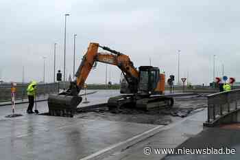 Werken aan rotonde Tieltsesteenweg begonnen, vrachtwagens die omlegging negeren rijden zich massaal vast