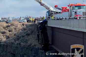 Rescuers save two from pick-up truck dangling over deep gorge - Dudley News