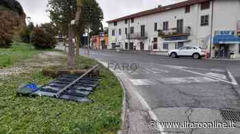 Ardea, il cartello di "benvenuto" sotto alla Rocca a terra da 30 giorni - IlFaroOnline.it