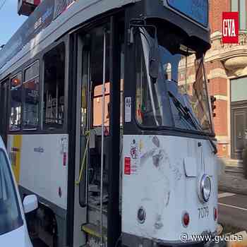 Vuilniswagen botst tegen tram: één persoon lichtgewond (Hoboken) - Gazet van Antwerpen Mobile - Gazet van Antwerpen