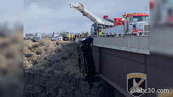 Rescuers save 2 from pickup dangling nose-down over deep gorge: VIDEO