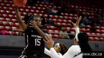 Canada's 1st female in-game dunker ready to make mark on March Madness