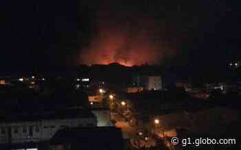 Incêndio atinge área de vegetação em bairro de Lauro de Freitas, na região metropolitana de Salvador - G1