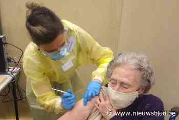 101-jarige Maria krijgt vaccin: “Hoop mijn twee broers snel terug te zien”