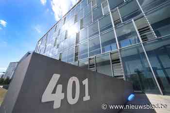 Man (70) gaat door het lint nadat buur over pas geharkte tuin rijdt: “Het moest stoppen” - Het Nieuwsblad