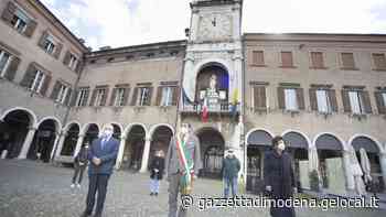 Modena ha ricordato le vittime del Covid con un minuto di silenzio - La Gazzetta di Modena