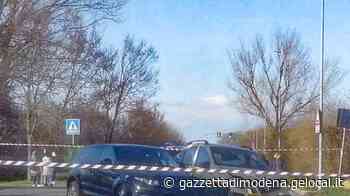 Modena. Incidente tra due auto e circolazione sospesa in via Minutara - La Gazzetta di Modena