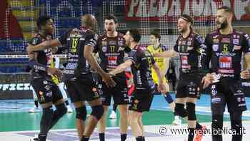 Volley, Superlega: Civitanova batte ancora Modena e raggiunge Trento in semifinale - la Repubblica