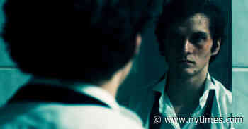 Review: A Selfie’s in the Picture for This ‘Dorian Gray’