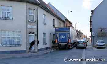 Dorpen kreunen onder vrachtverkeer door werken in Aalter: “Ik ben gestopt met ze te tellen”