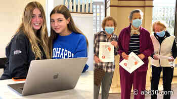 Vaccine Teens help seniors schedule COVID-19 vaccine appointments