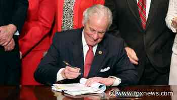 Judge temporarily blocks South Carolina abortion ban