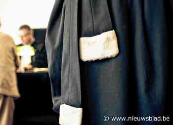 Man gaat door het lint nadat hij foto van vriendin met halfnaakte ex-speler Club Brugge ontdekt: “Met die spierbundel kon hij niet concurreren” - Het Nieuwsblad